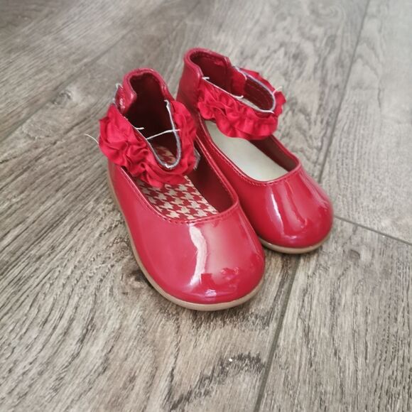 3/$20 Baby girl red slipper shoes size 3 - Picture 2 of 6